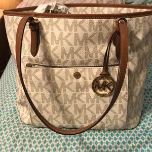 Micheal Kors purse